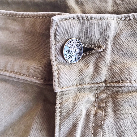 Siwy || Shorts - Picture 2 of 5